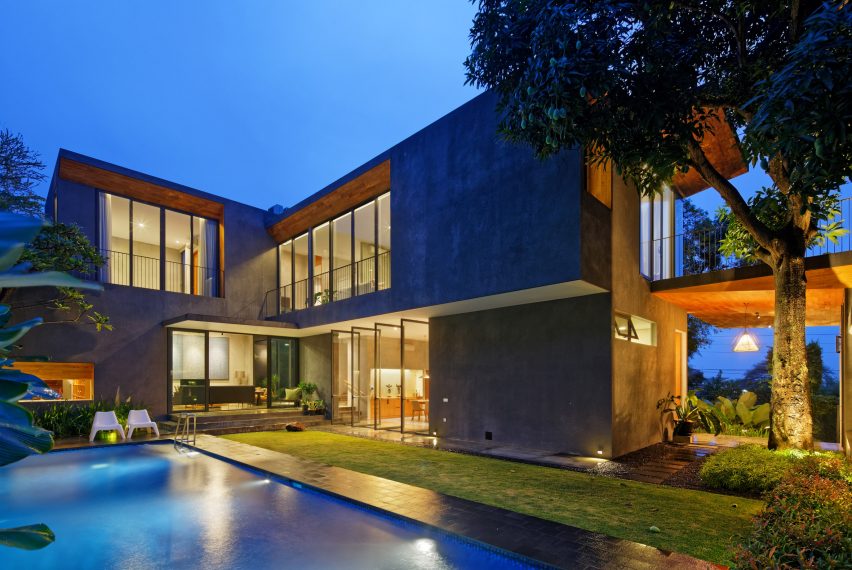 House of Inside and Outside by Tamara Wibowo Architects