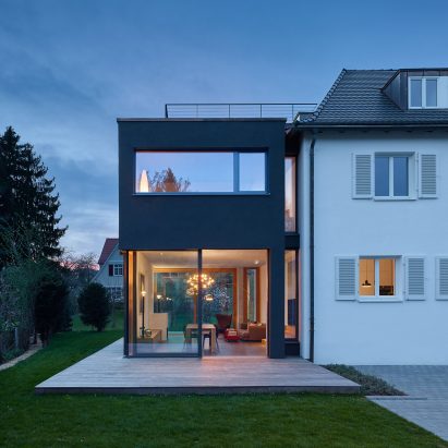 Holzer Architekten adds black extension to 1920s house in Stuttgart