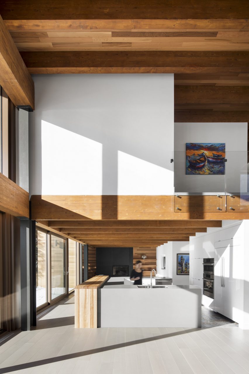L'Accostee House by Bourgeois Lechasseur architects
