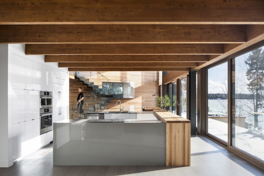 L'Accostee House by Bourgeois Lechasseur architects