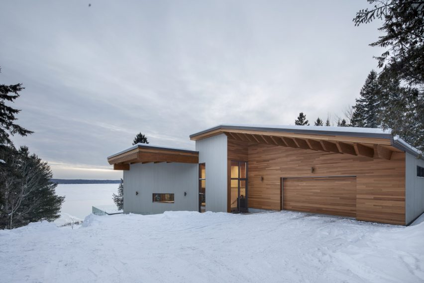 L'Accostee House by Bourgeois Lechasseur architects