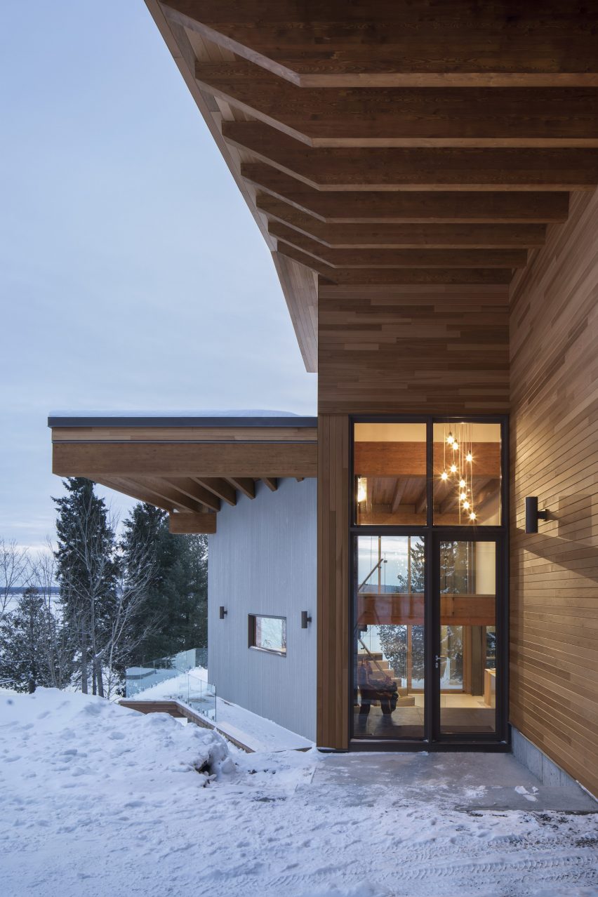 L'Accostee House by Bourgeois Lechasseur architects
