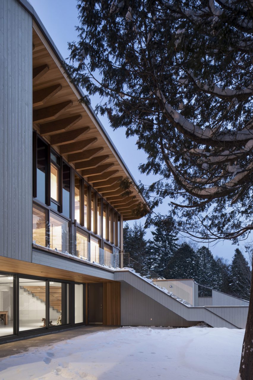 L'Accostee House by Bourgeois Lechasseur architects
