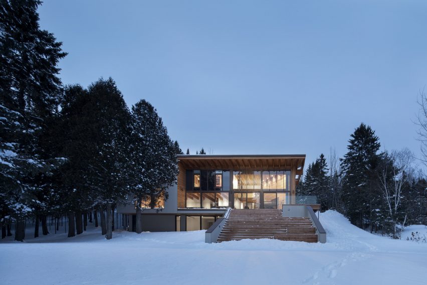 L'Accostee House by Bourgeois Lechasseur architects