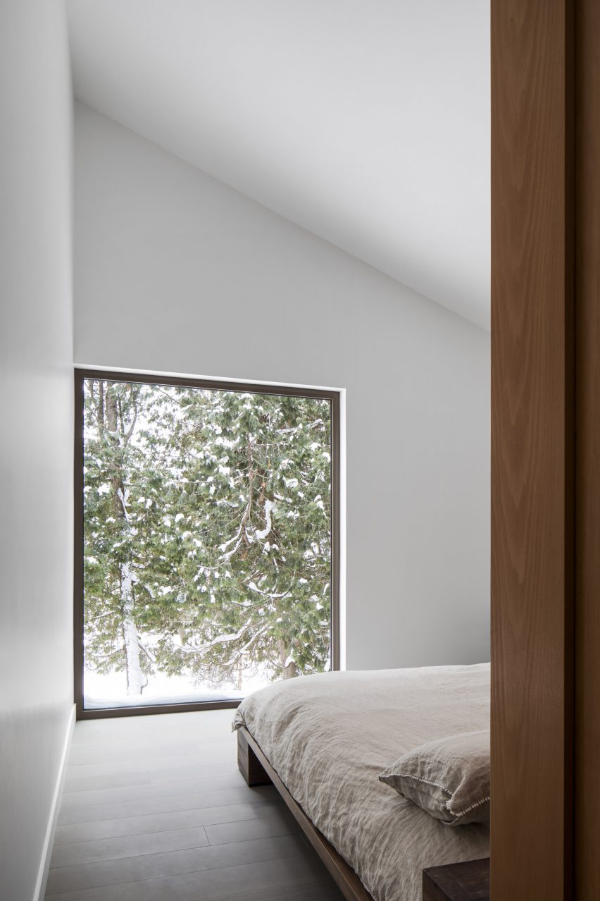 L'Accostee House by Bourgeois Lechasseur architects