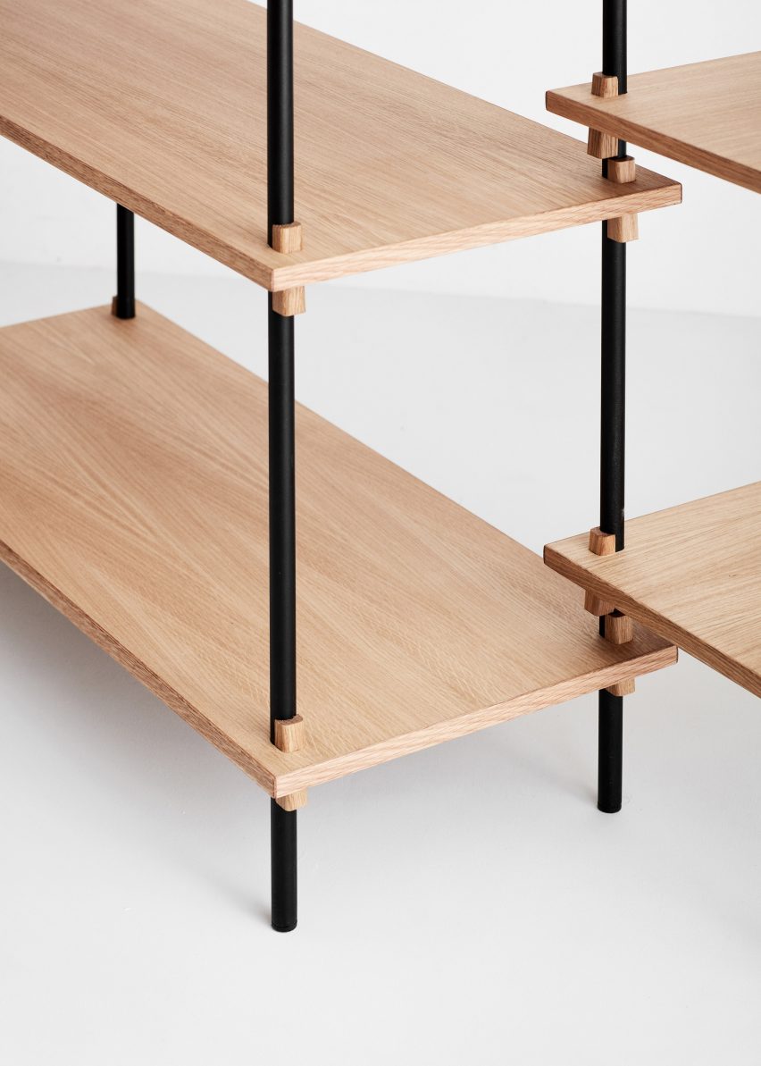 Moebe creates flexible shelving system that is held together by wooden wedges