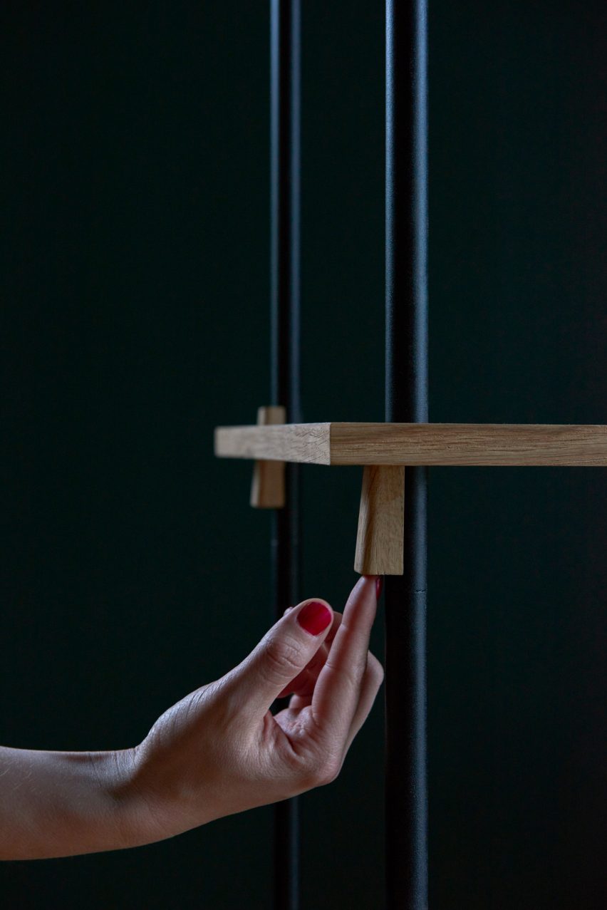 Moebe creates flexible shelving system that is held together by wooden wedges