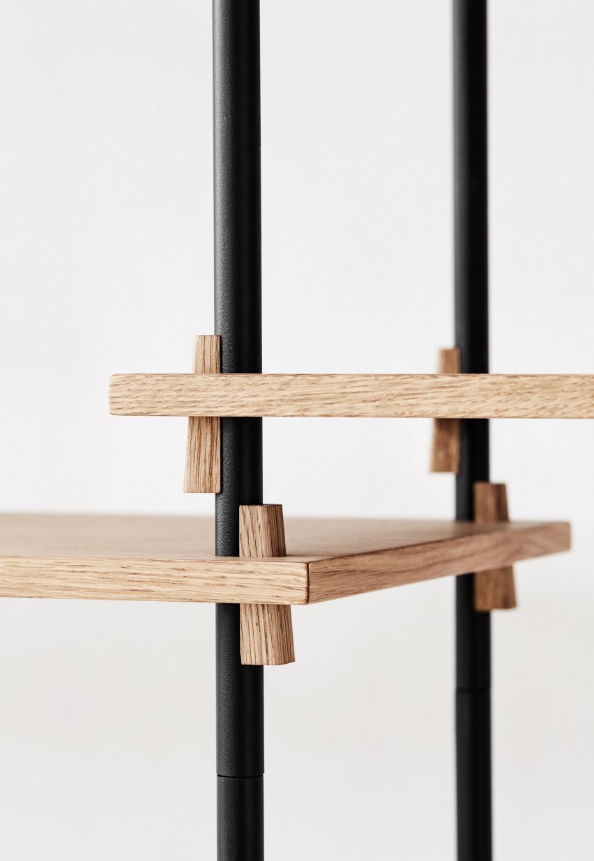 Moebe creates flexible shelving system that is held together by wooden wedges