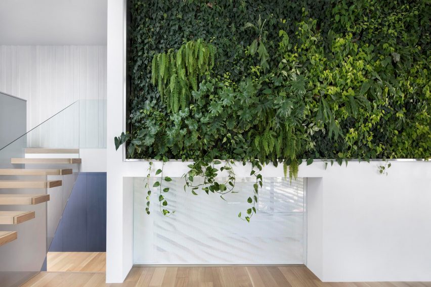 Courcelette Residence by Naturehumaine