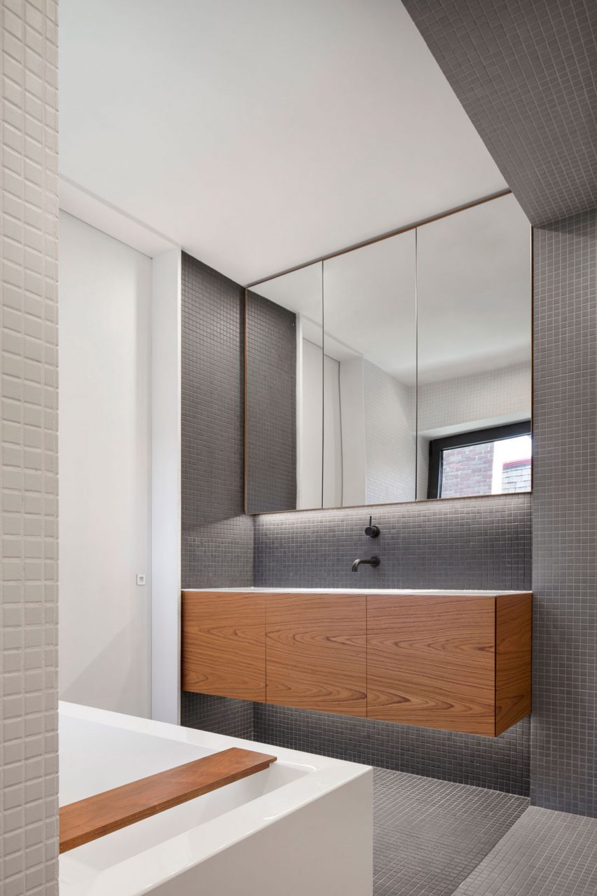 Courcelette Residence by Naturehumaine