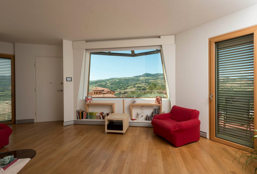 Fully rotating house built in Italy