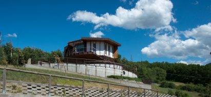 Fully rotating house built in Italy