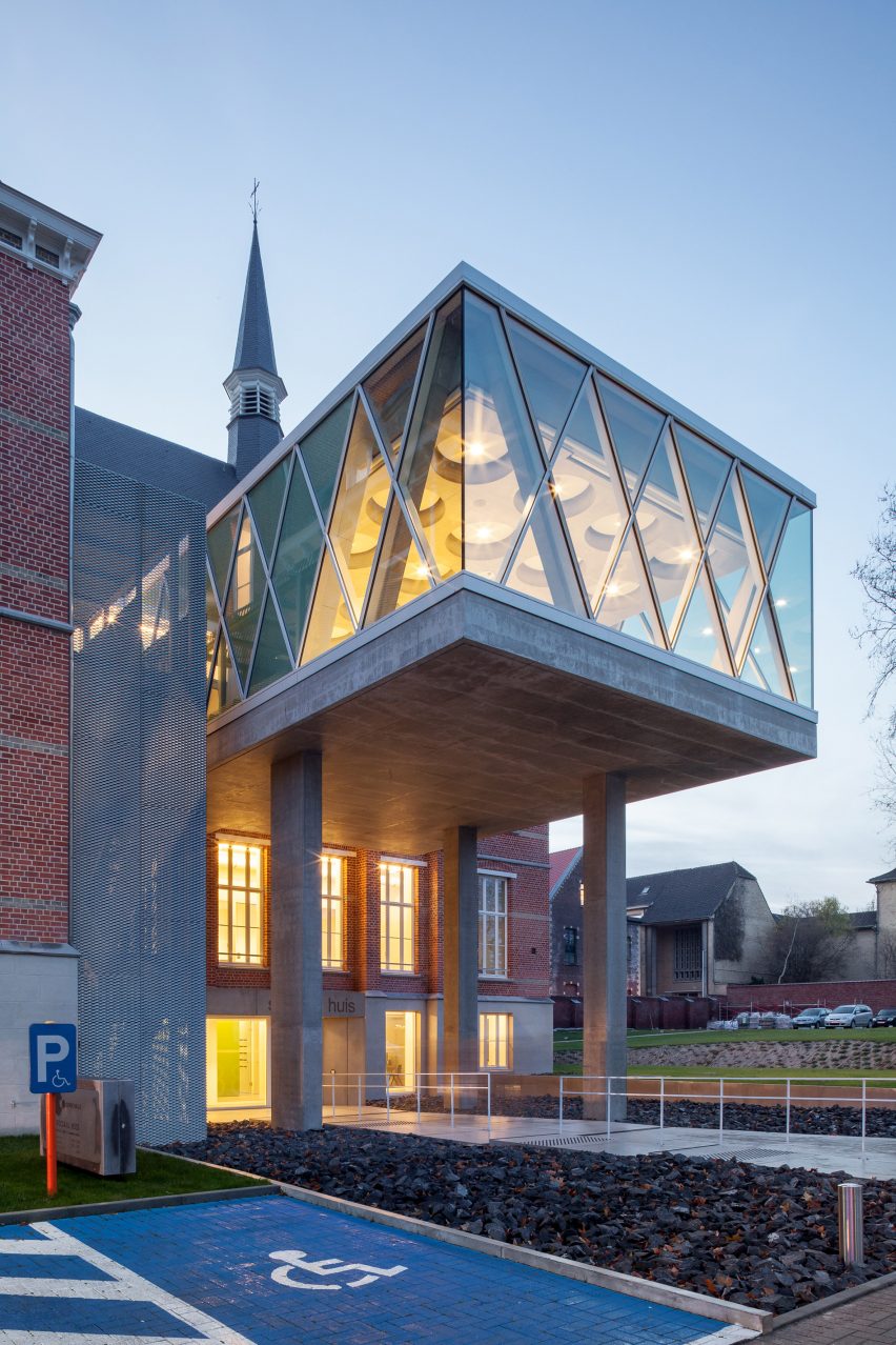 Social Welfare Office by WAW Architects