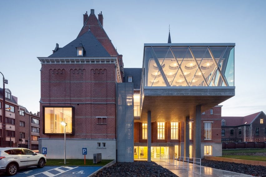 Social Welfare Office by WAW Architects