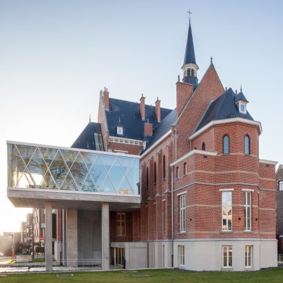 WAW Architects adds concrete extension to social services centre in former orphanage 