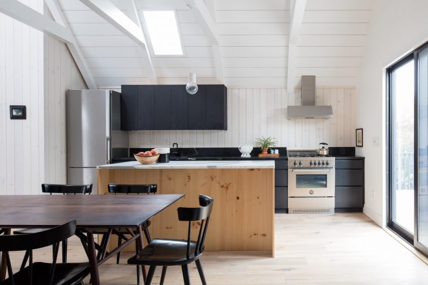 Surf House by T W Ryan Architecture