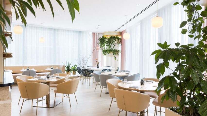 10 restaurant interiors suitable for spring