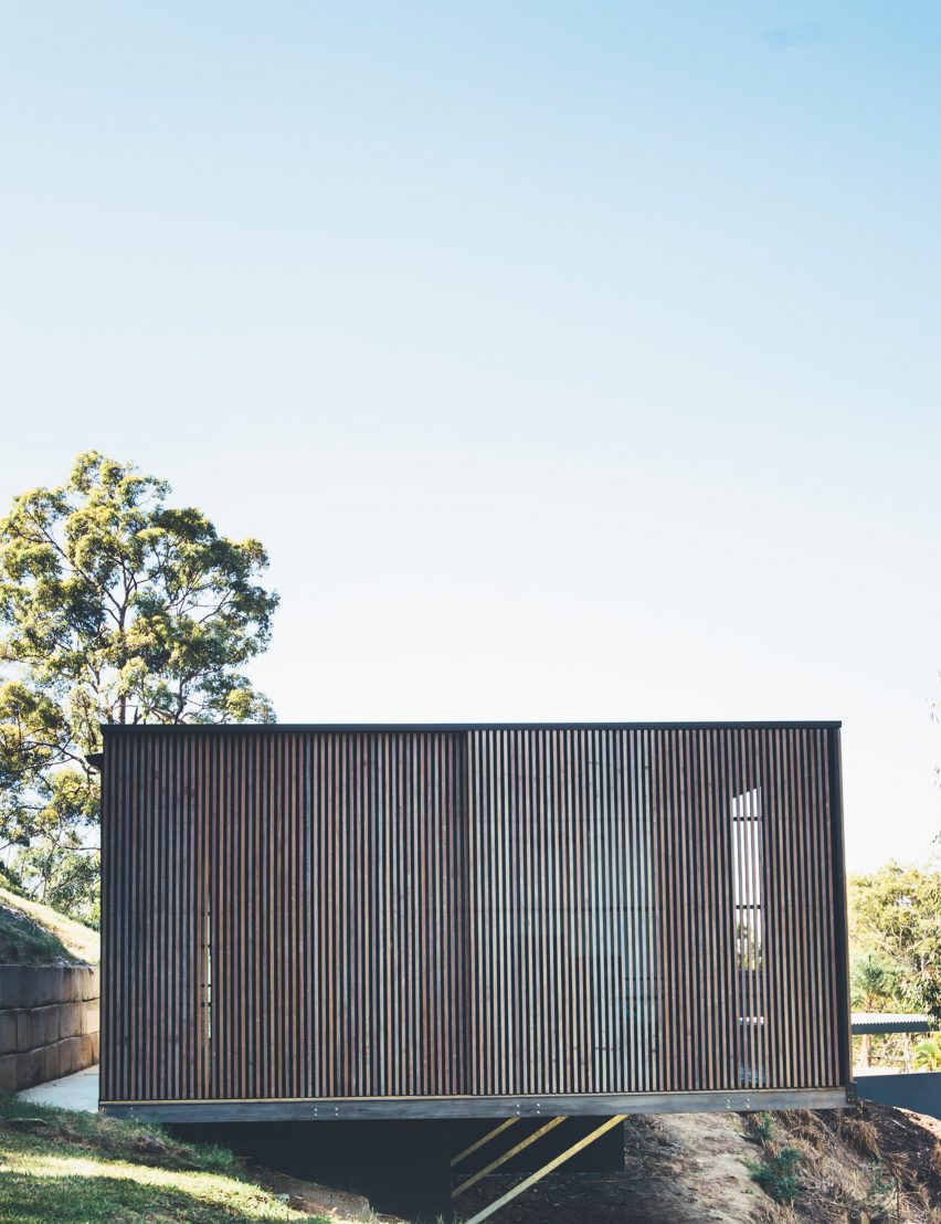 Sliding eucalyptus-wood screens wrap exterior of house on Australia's Sunshine Coast