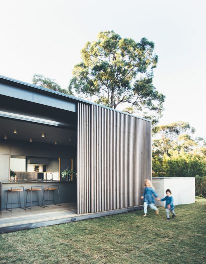Sliding eucalyptus-wood screens wrap exterior of house on Australia's Sunshine Coast