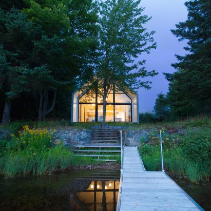 Latest Dezeen Weekly features a Canadian lake house and the Richard Meier scandal