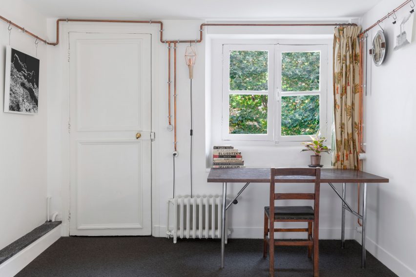 ARL008_Shaker Studio by Ariel Claudet with exposed copper wires