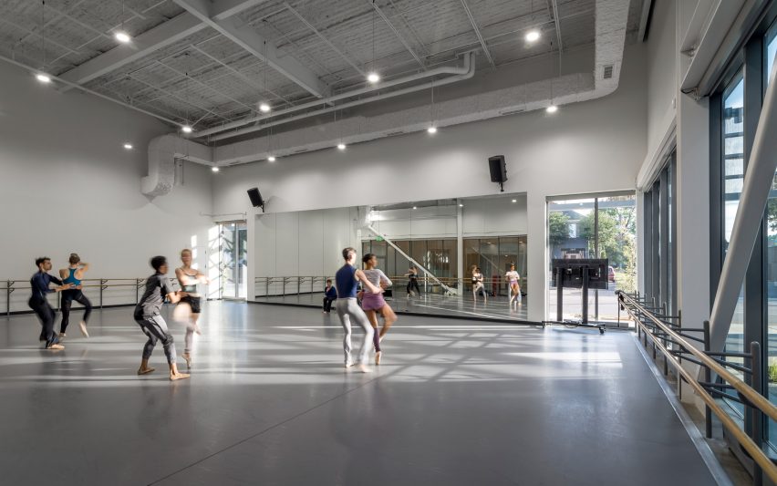 Ballet Memphis by Archimania