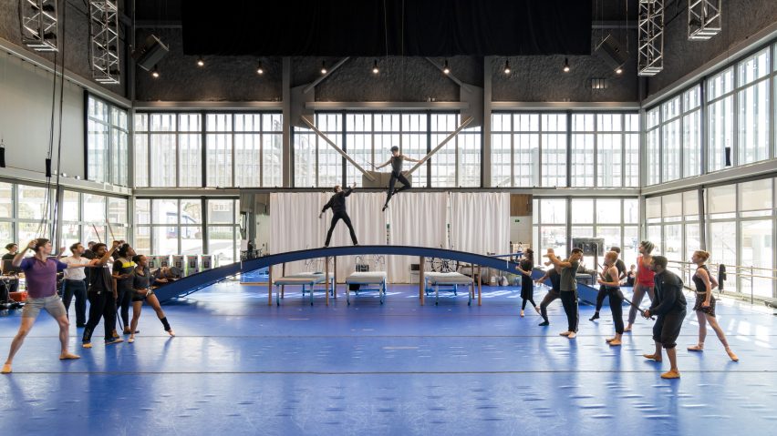 Ballet Memphis by Archimania
