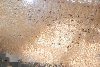 Belén presents textile-based alternatives to "harmful" sunscreens