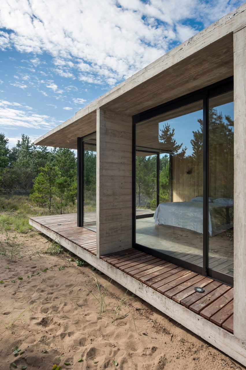 Equestrian House by Luciano Kruk Arquitectos