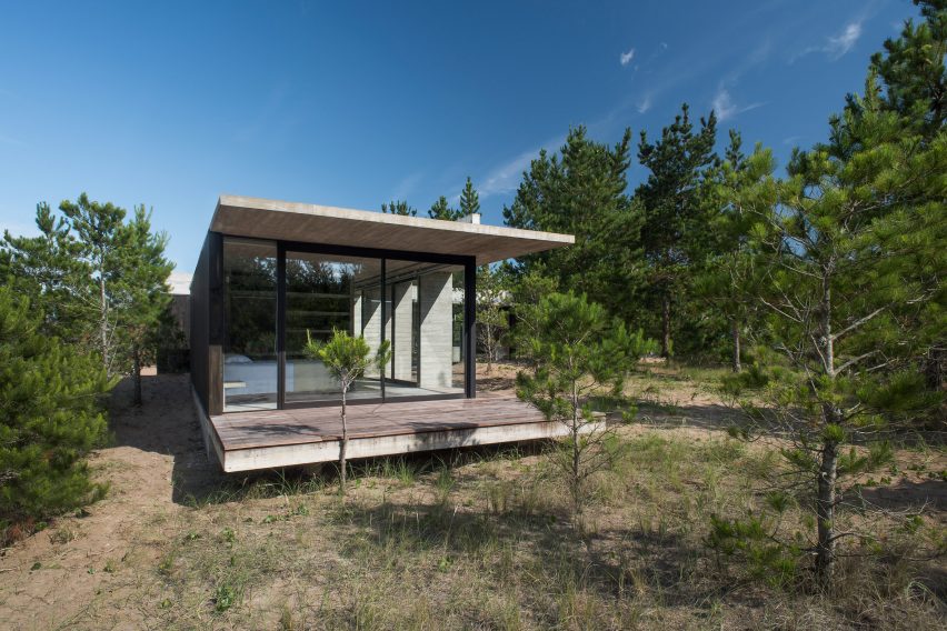 Equestrian House by Luciano Kruk Arquitectos
