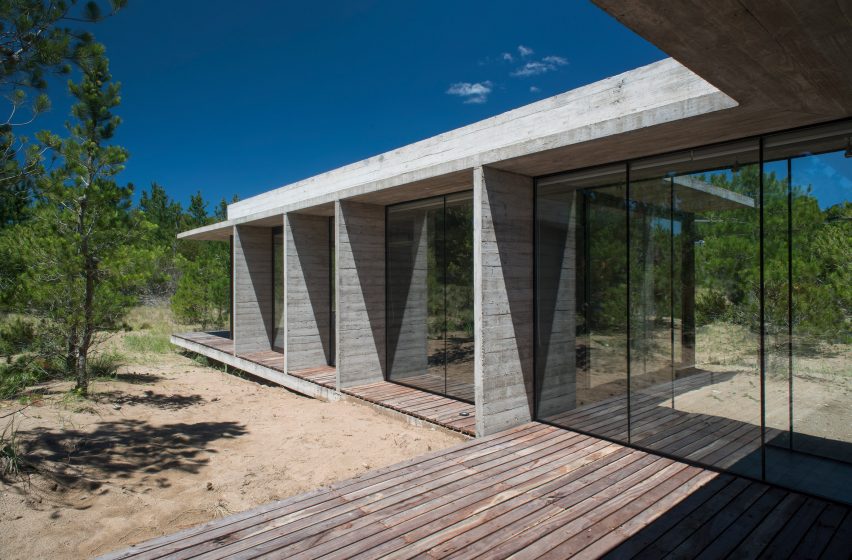 Equestrian House by Luciano Kruk Arquitectos