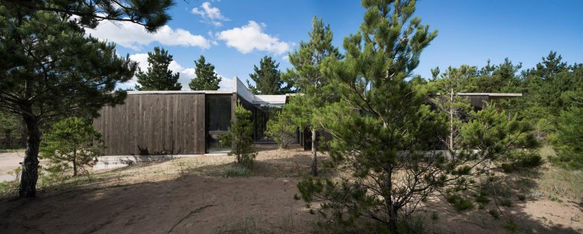 Equestrian House by Luciano Kruk Arquitectos