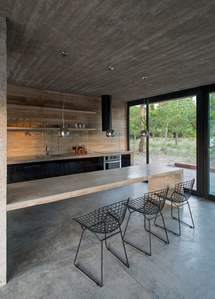 Equestrian House by Luciano Kruk Arquitectos