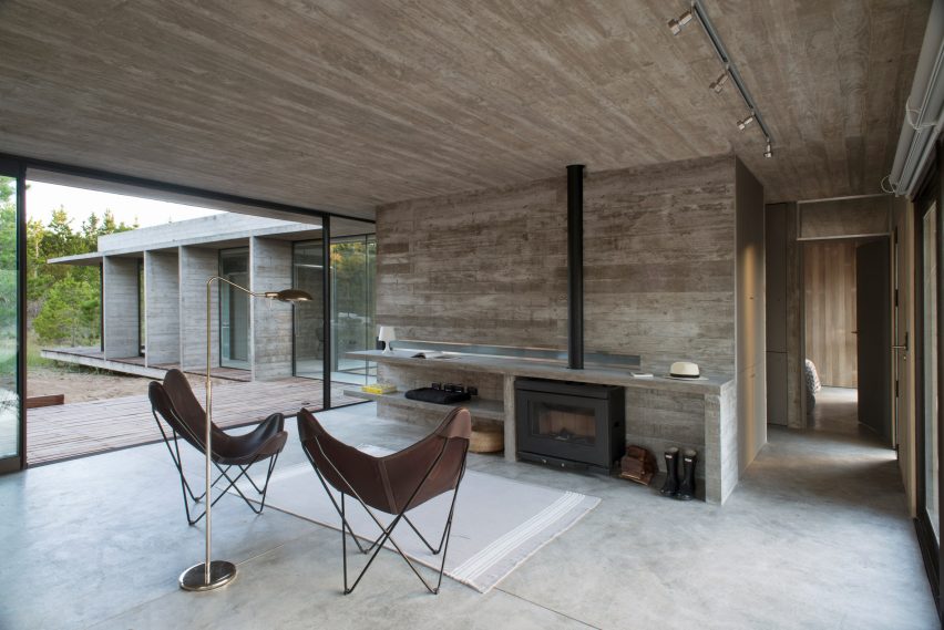 Equestrian House by Luciano Kruk Arquitectos