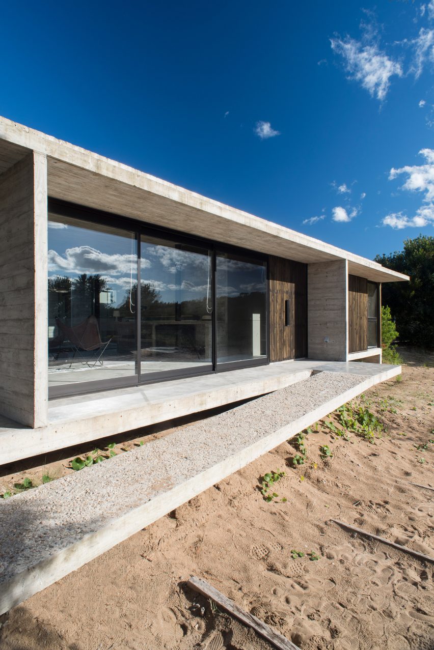 Equestrian House by Luciano Kruk Arquitectos
