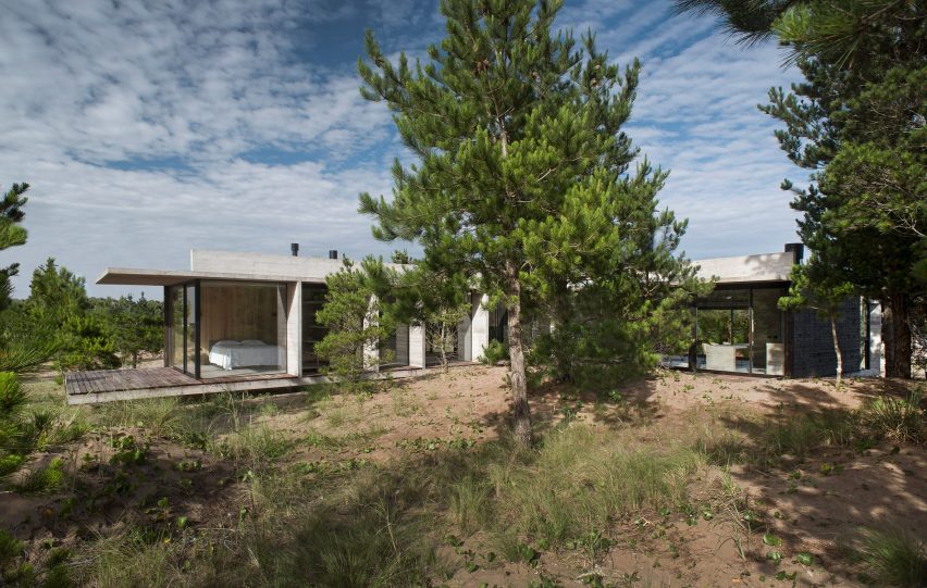 Equestrian House by Luciano Kruk Arquitectos