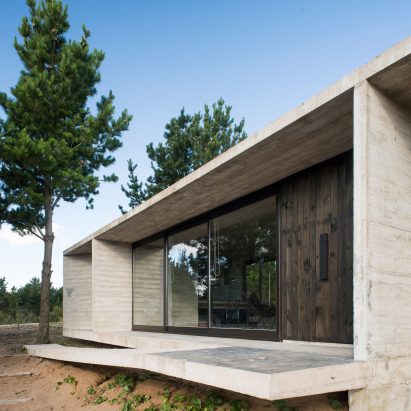 Equestrian House by Luciano Kruk Arquitectos