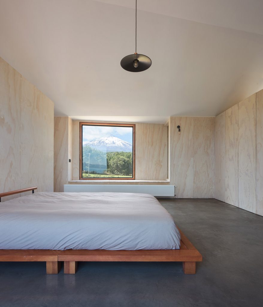 Casa Hualle by Ampuero Yutronic