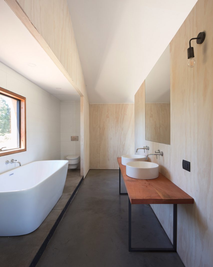 Casa Hualle by Ampuero Yutronic