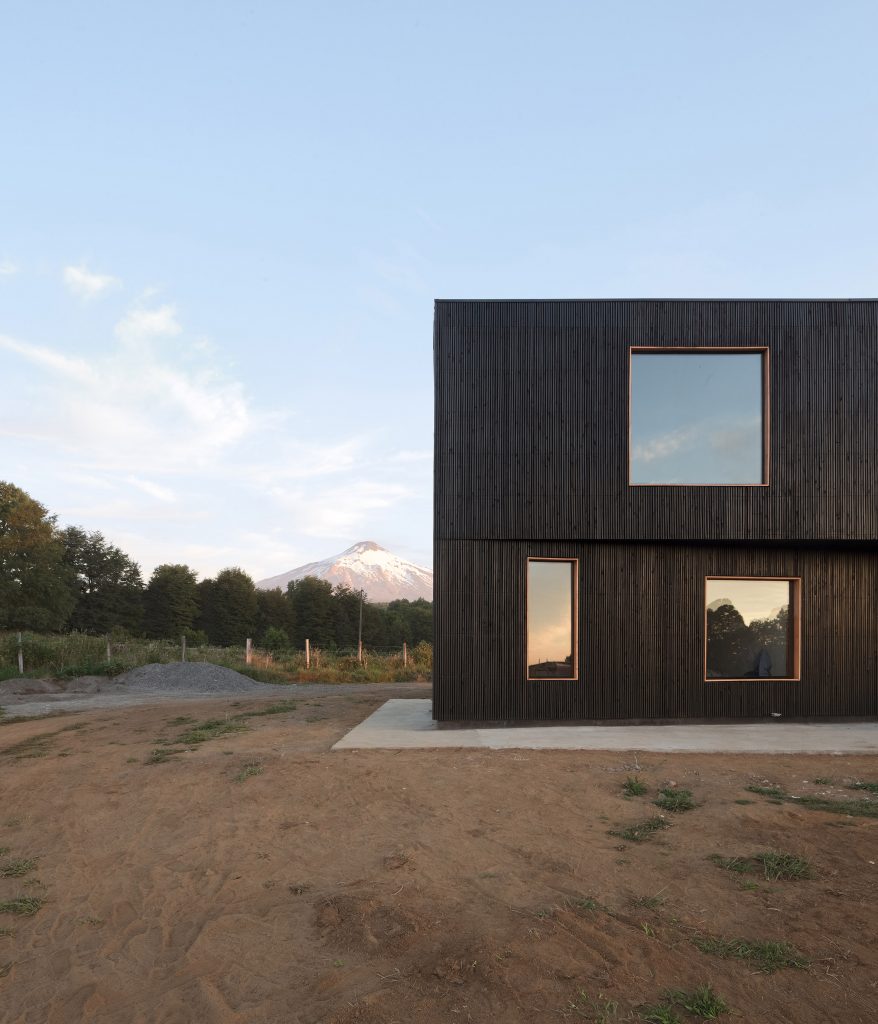 Casa Hualle by Ampuero Yutronic