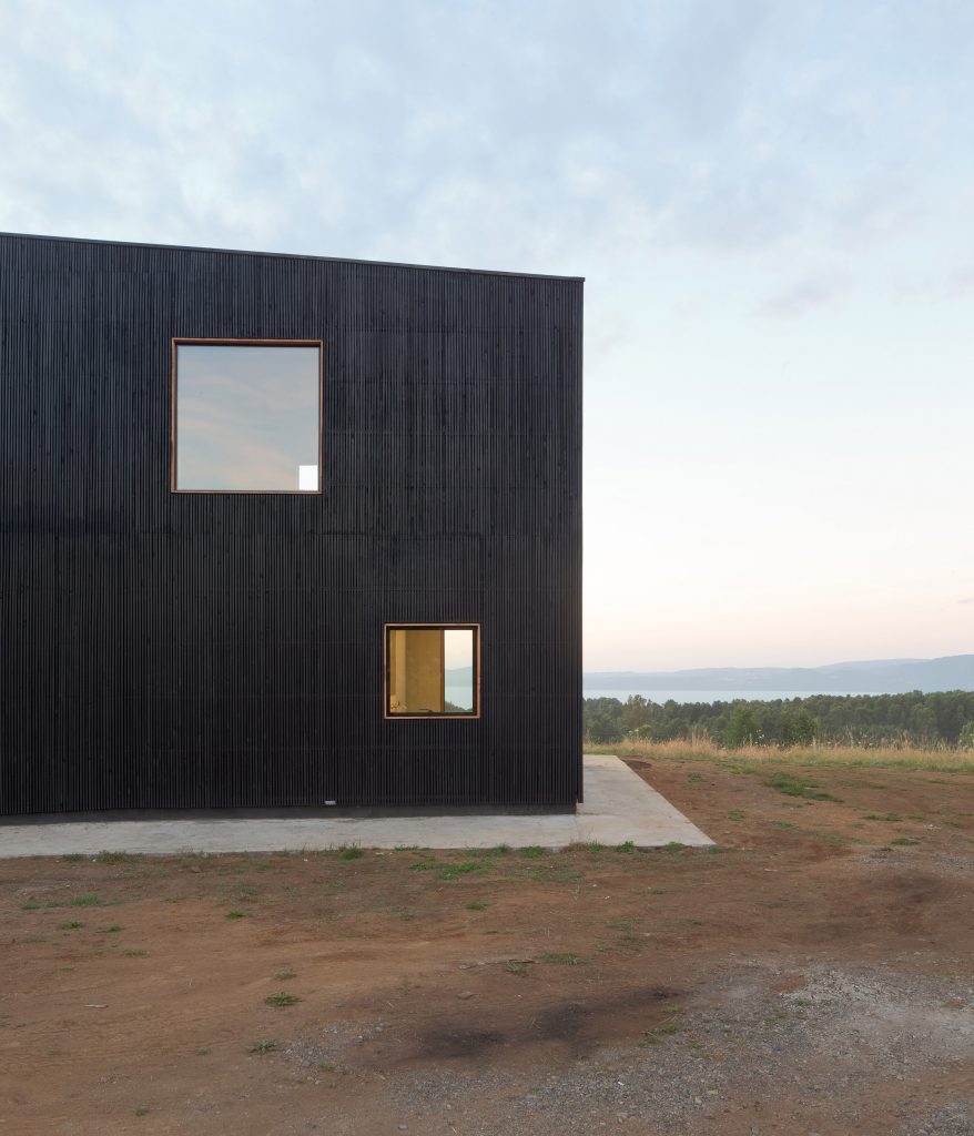 Casa Hualle by Ampuero Yutronic