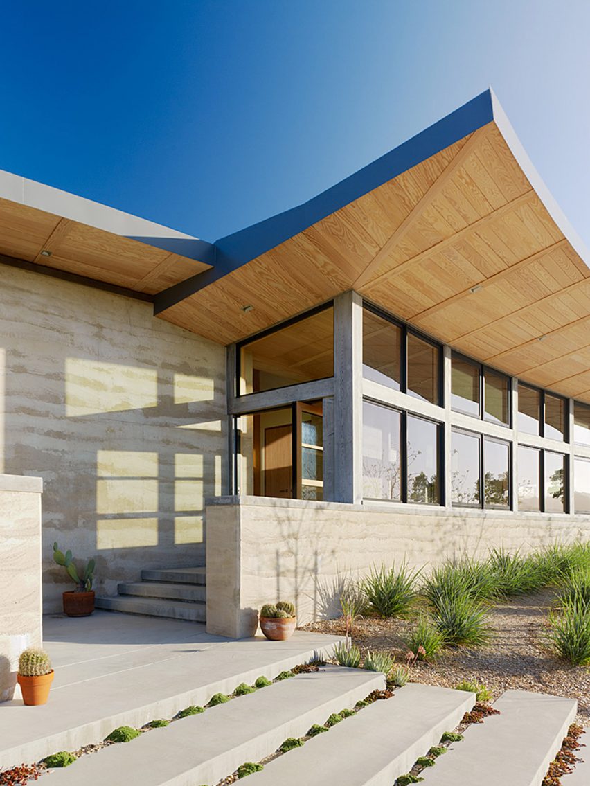 Caterpillar House by Feldman Architecture