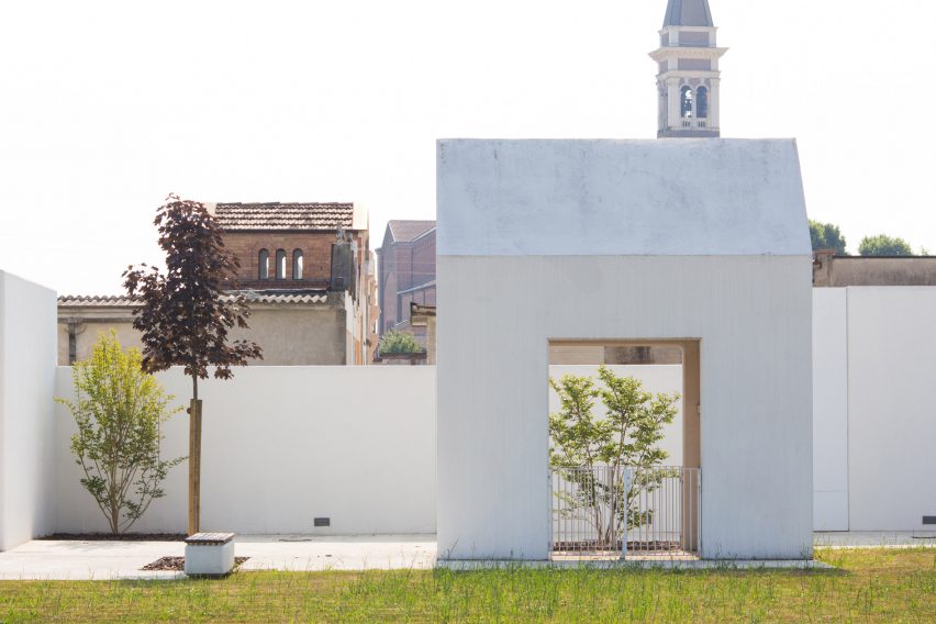 Farewells Court by Studio Mirco Simonato
