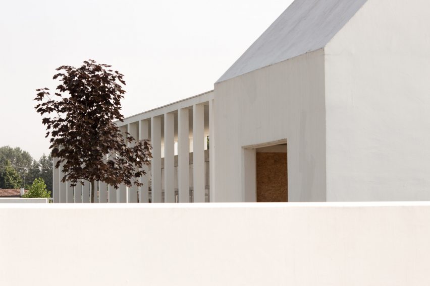 Farewells Court by Studio Mirco Simonato