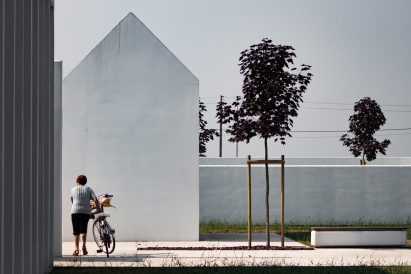 Farewells Court by Studio Mirco Simonato
