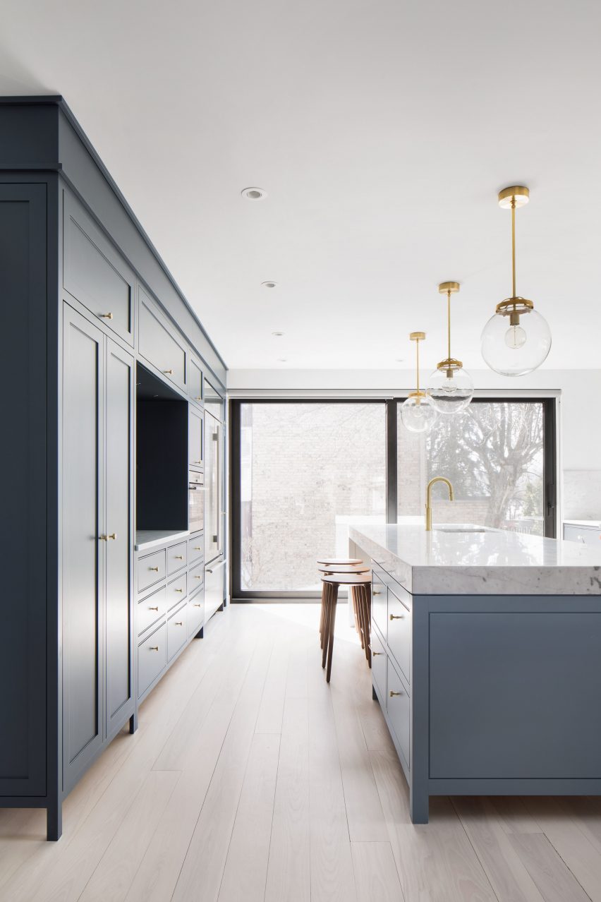Hampstead House by Robitaille Curtis