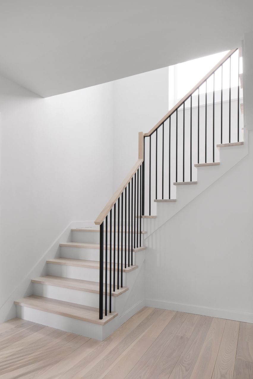 Hampstead House by Robitaille Curtis
