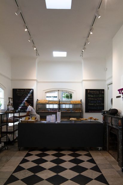 La Linda Bakery by Pedro Livni
