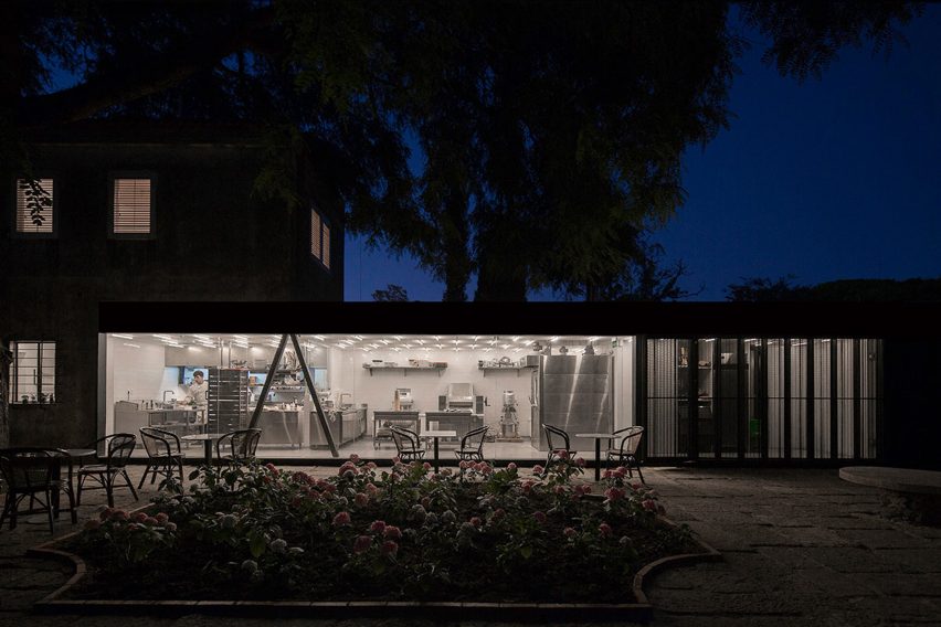 La Linda Bakery by Pedro Livni