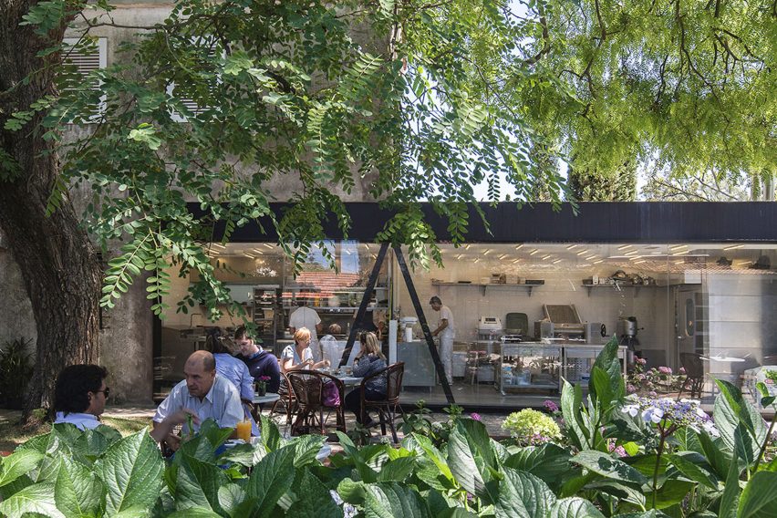 La Linda Bakery by Pedro Livni